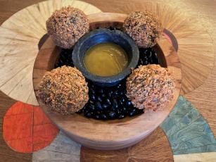 Imagem de Bolinho à base de vegetais e fibra de caju com sabor de siri